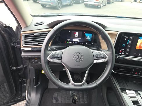 Used 2026 Volkswagen Atlas SE image 8