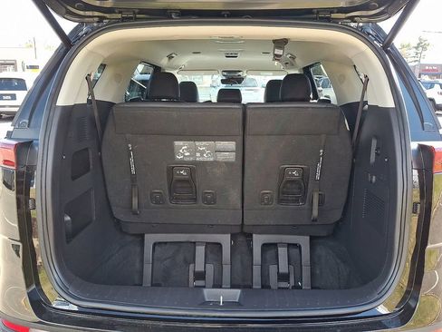 Used 2024 Kia Carnival EX image 29
