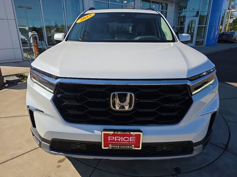 New 2025 Honda Pilot Touring image 10