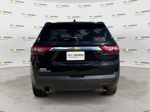 Used 2021 Chevrolet Traverse LS image 4