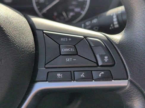 Used 2025 Nissan Sentra SV FWD image 21