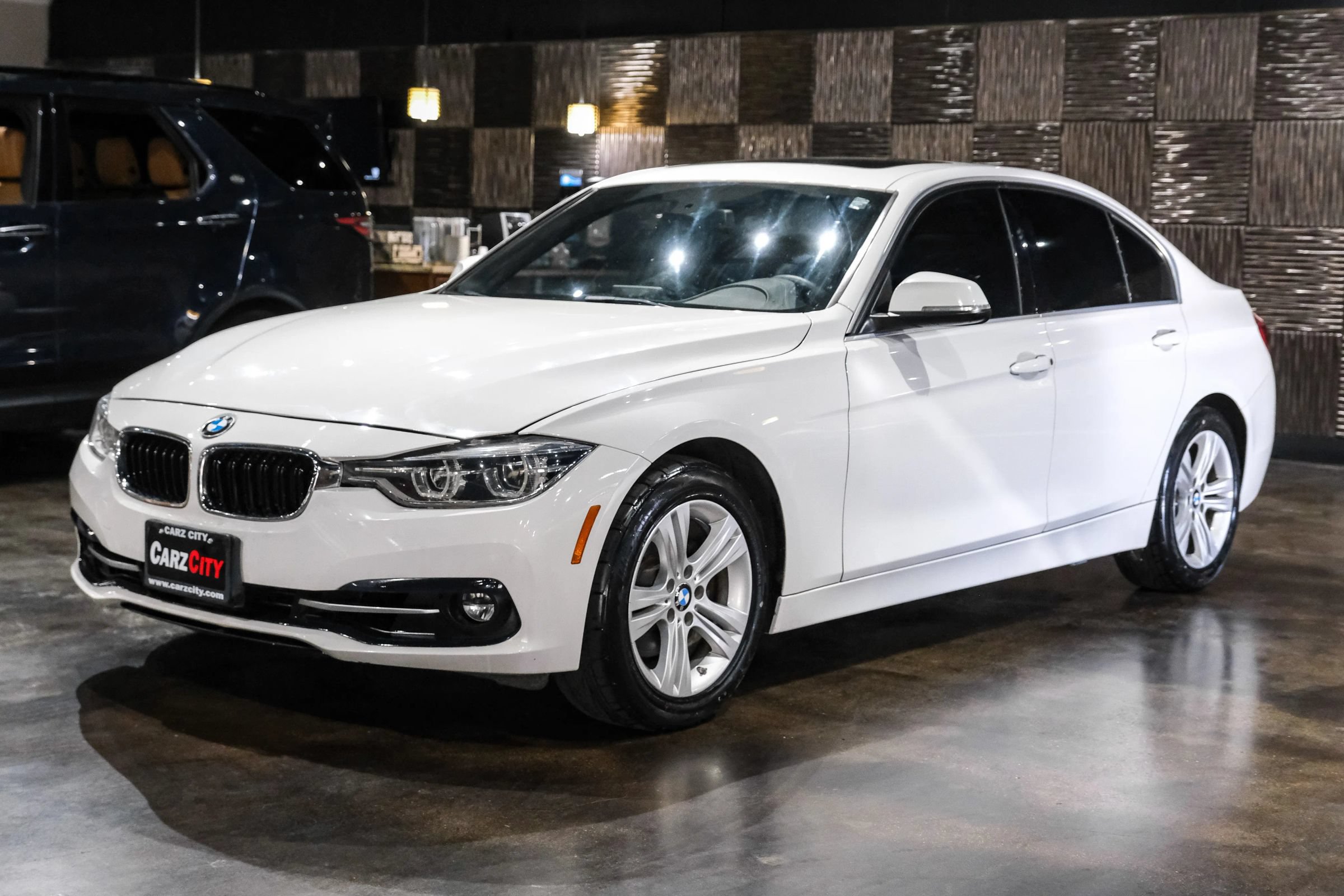 Used 2018 BMW 330i Sedan RWD image 8