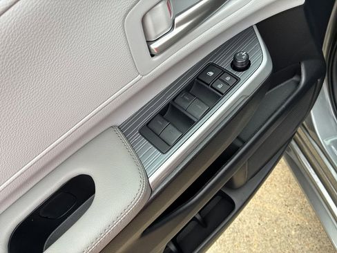 New 2026 Toyota Sienna XLE image 13
