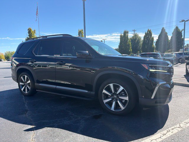 Used 2025 Honda Pilot Touring image 4