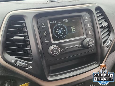 Used 2018 Jeep Cherokee Latitude FWD image 25