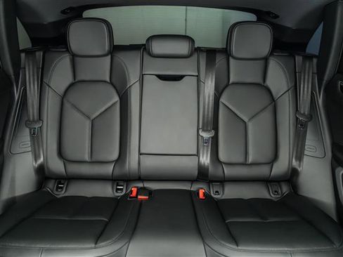 Certified 2026 Porsche Macan AWD/4WD image 29