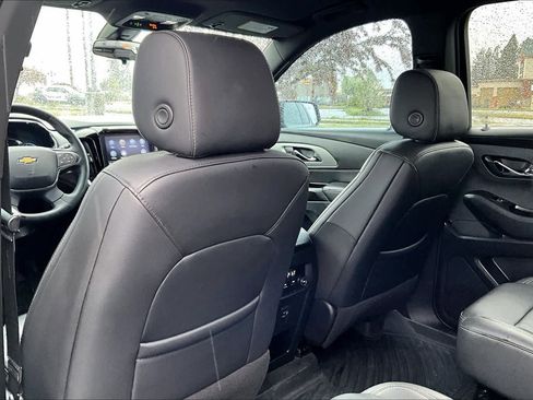 Used 2023 Chevrolet Traverse LT FWD image 12