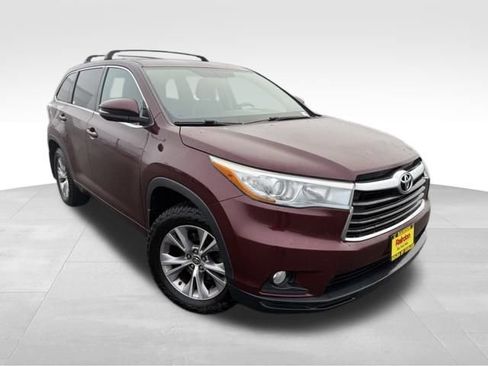 Used 2016 Toyota Highlander Plus image 1