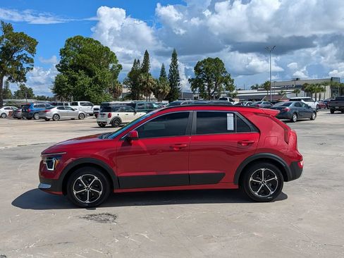 Certified 2025 Kia Niro LX FWD image 4