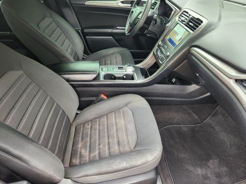 Used 2020 Ford Fusion SE FWD image 10
