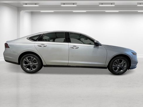 New 2025 Honda Accord EX-L image 2