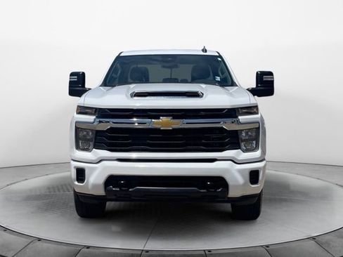 Used 2024 Chevrolet Silverado 3500 LT AWD/4WD image 2