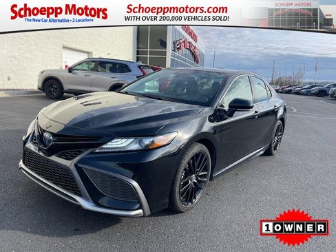 Used 2022 Toyota Camry XSE FWD image 1