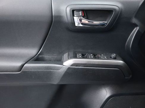 Used 2019 Toyota Tacoma TRD Sport AWD/4WD image 24