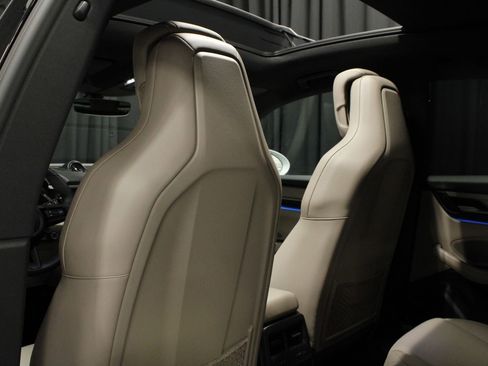Certified 2025 Porsche Macan Electric RWD image 27