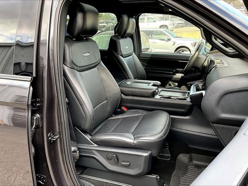 Used 2025 Ford Expedition Platinum w/ Stealth Appearance Package image 9