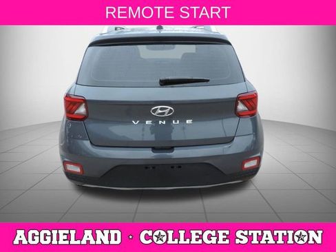 Used 2024 Hyundai Venue SEL FWD image 5