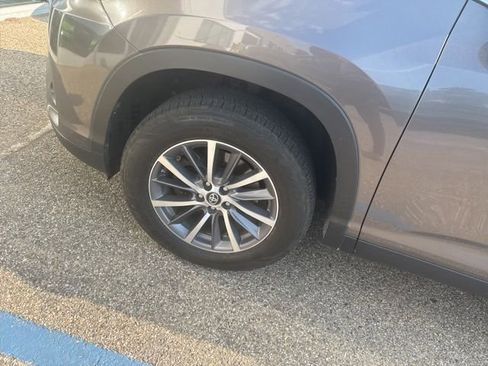Used 2019 Toyota Highlander XLE FWD image 8