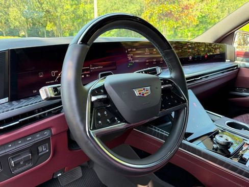 Used 2026 Cadillac Escalade ESV Sport w/ Touring Package AWD/4WD image 15