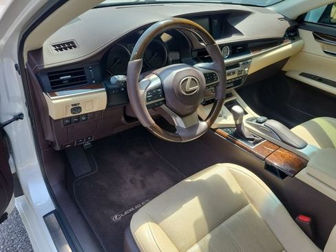 Used 2017 Lexus ES 350 w/ Luxury Package FWD image 8