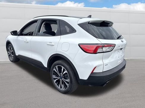 Used 2022 Ford Escape SE w/ SE Sport Appearance Package image 3