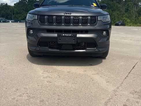 Used 2023 Jeep Compass Latitude AWD/4WD image 5
