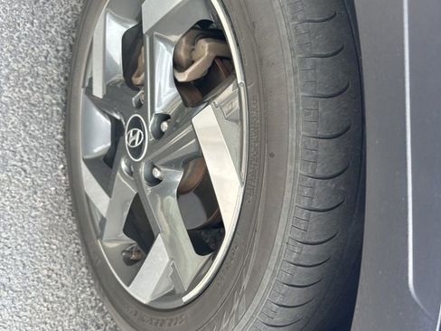 Used 2022 Hyundai Venue SEL image 1