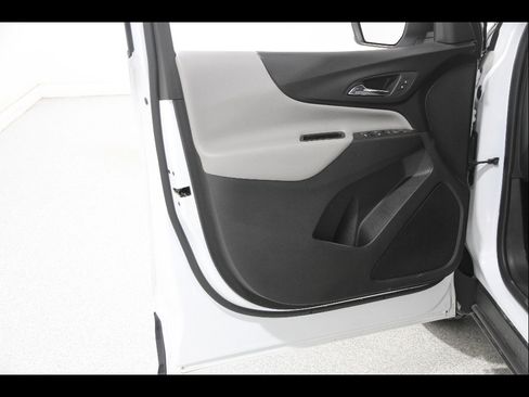 Used 2020 Chevrolet Equinox LS image 4