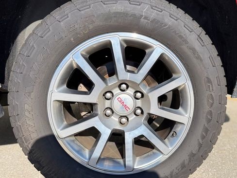 Used 2019 GMC Yukon XL Denali image 10