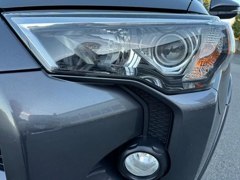 Used 2017 Toyota 4Runner SR5 Premium image 14