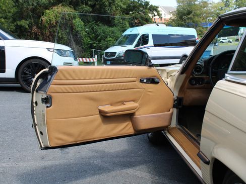 Used 1987 Mercedes-Benz 560 SL image 18