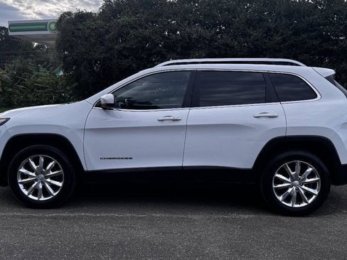 Used 2017 Jeep Cherokee Limited AWD/4WD image 5