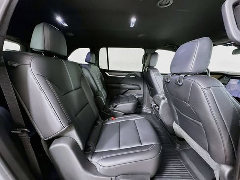 Used 2025 GMC Acadia Elevation w/ Elevation Premium Package FWD image 29