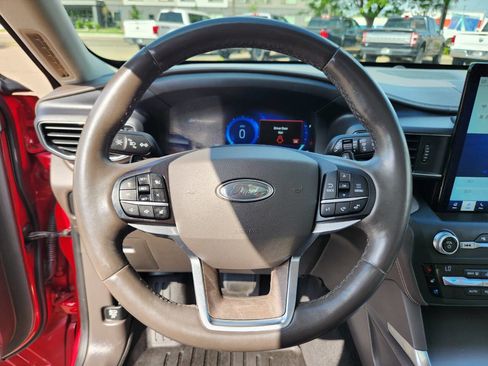 Used 2020 Ford Explorer Platinum w/ Premium Technology Package AWD/4WD image 24