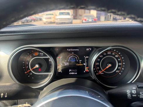 Used 2020 Jeep Wrangler Unlimited Sahara AWD/4WD image 25