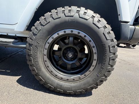 Used 2017 Jeep Wrangler Unlimited Sahara AWD/4WD image 16
