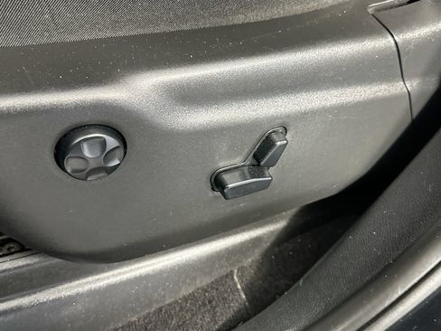 Used 2020 Jeep Grand Cherokee Limited AWD/4WD image 19