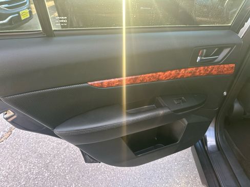 Used 2012 Subaru Outback 3.6R Limited w/ Popular Pkg 1B image 17