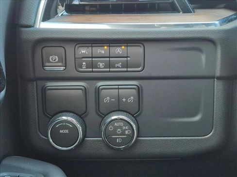 Used 2026 Chevrolet Suburban High Country RWD image 16