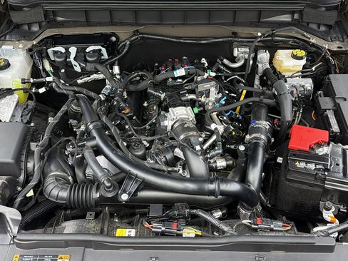 Used 2025 Ford Bronco Outer Banks AWD/4WD image 16