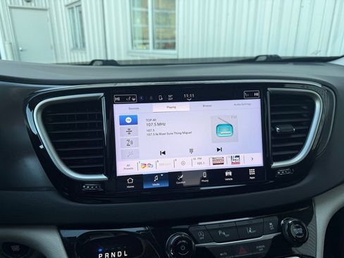 Used 2024 Chrysler Pacifica Touring-L image 24