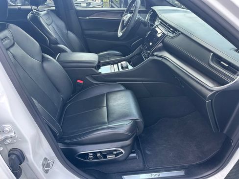 Used 2023 Jeep Grand Cherokee Overland w/ Luxury Tech Group IV RWD image 13