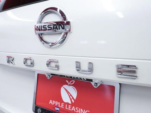 Used 2021 Nissan Rogue SV image 30