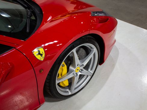 Used 2014 Ferrari 458 Italia Coupe RWD image 18