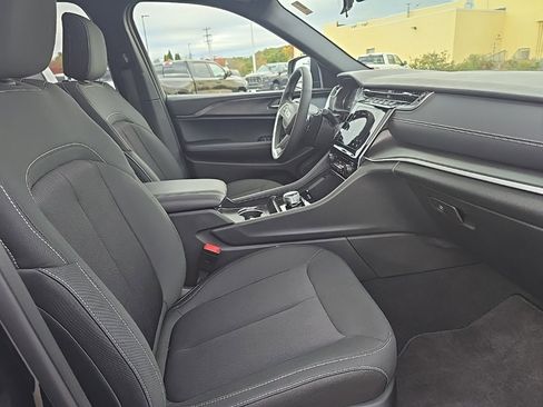 New 2025 Jeep Grand Cherokee 4WD image 11