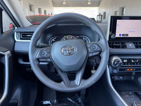 Used 2025 Toyota RAV4 LE image 37