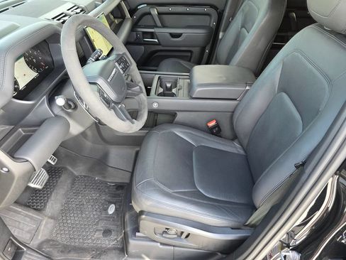 Used 2023 Land Rover Defender 110 V8 AWD/4WD image 9