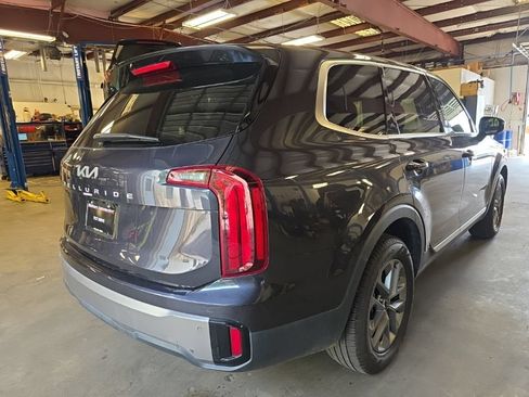 Used 2025 Kia Telluride LX FWD image 3
