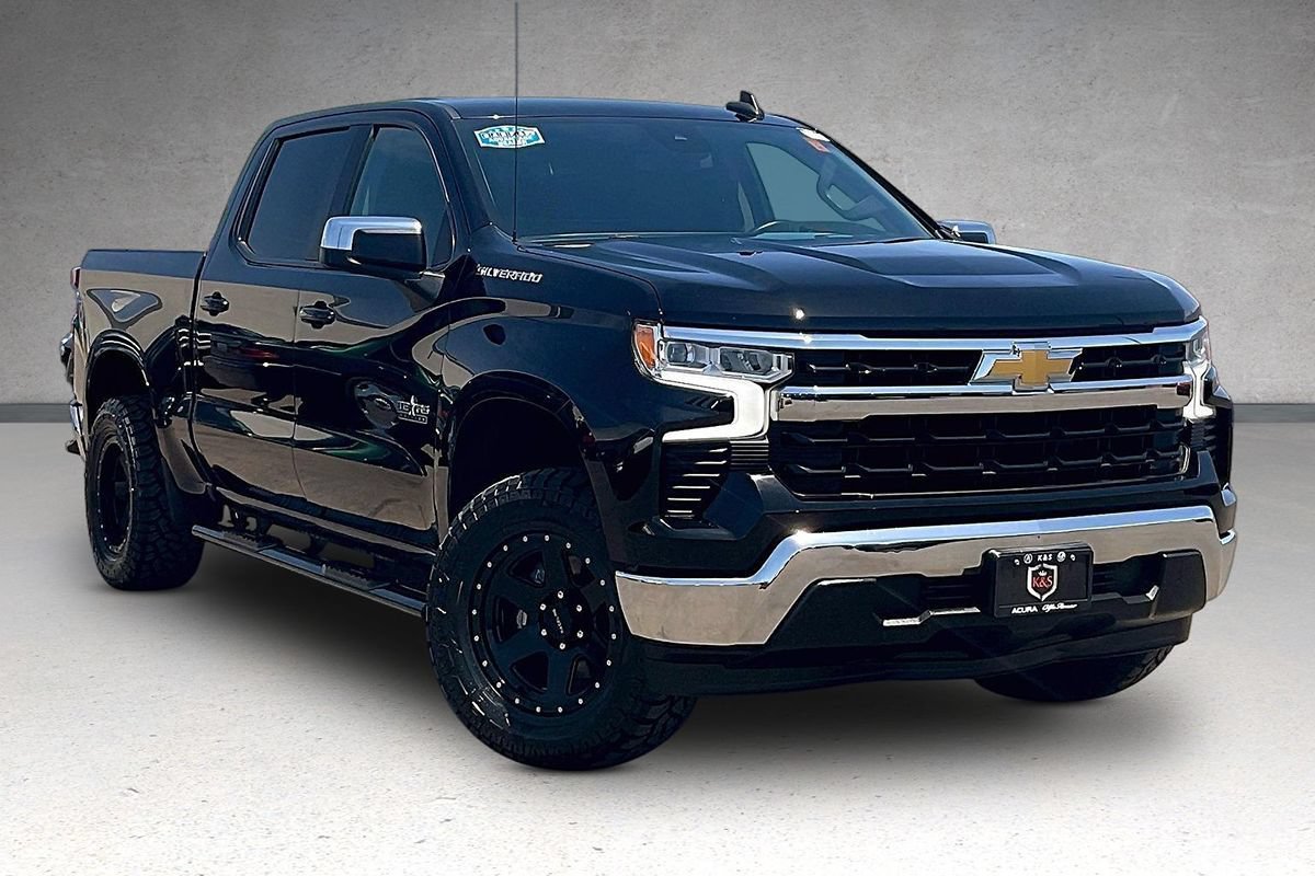 Used 2023 Chevrolet Silverado 1500 LT RWD image 2