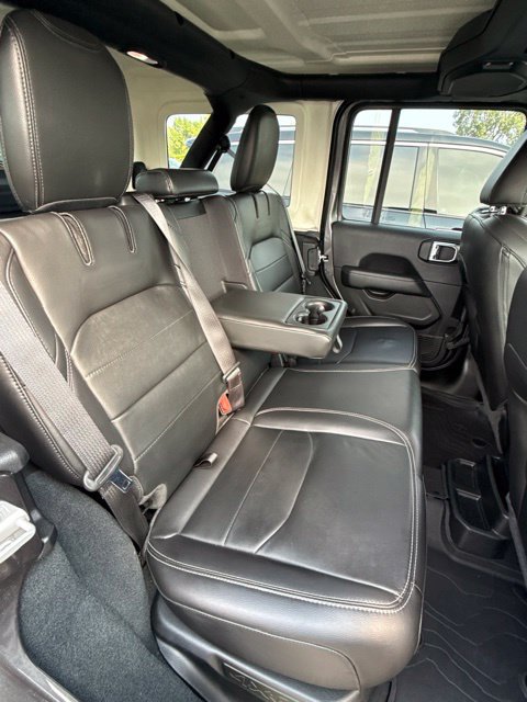 Used 2022 Jeep Wrangler Unlimited Sahara w/ Cold Weather Group AWD/4WD image 29